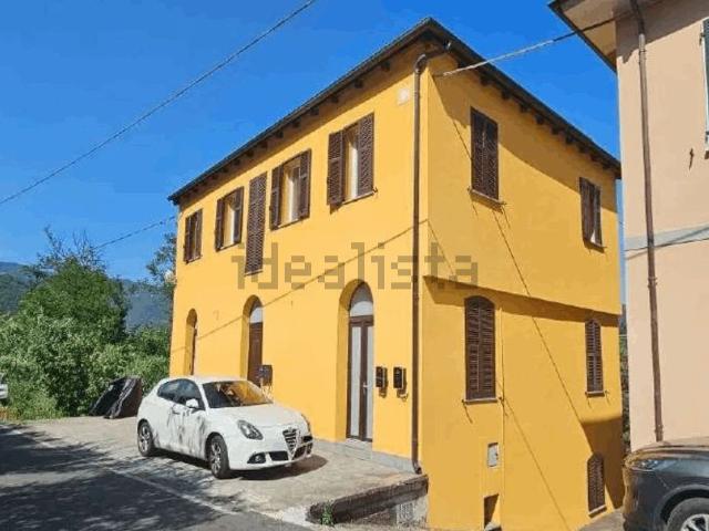 Casa in vendita a Follo, Liguria