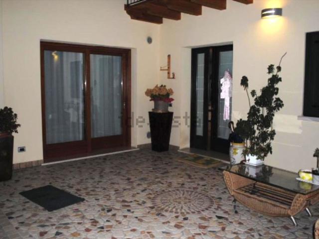 Casa in vendita a Rossano Veneto, Veneto