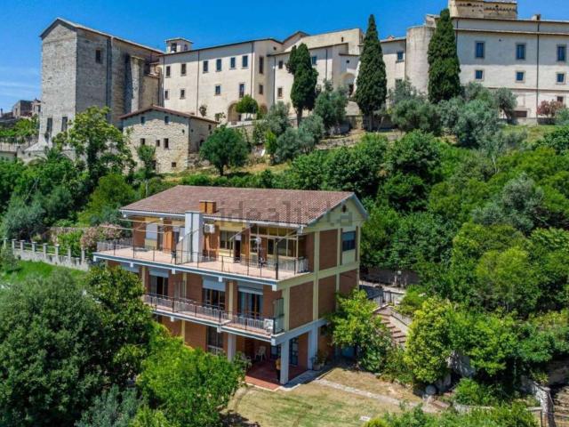 Casa in vendita a Mompeo, Lazio
