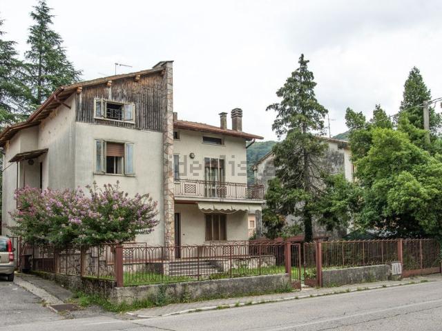 Casa in vendita a Badia Calavena, Veneto