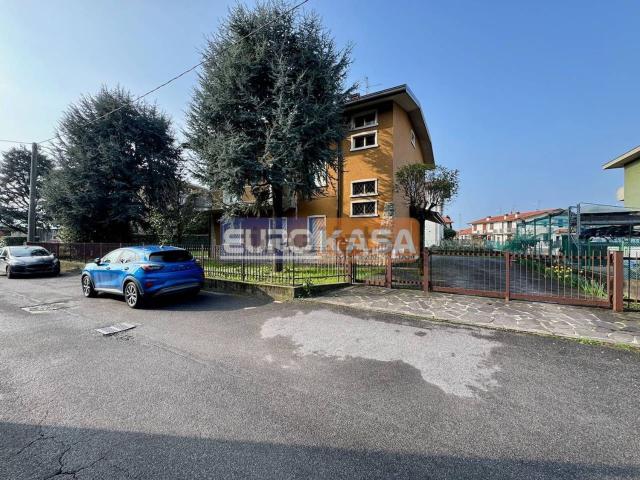 Casa in vendita a Osio Sopra, Lombardia