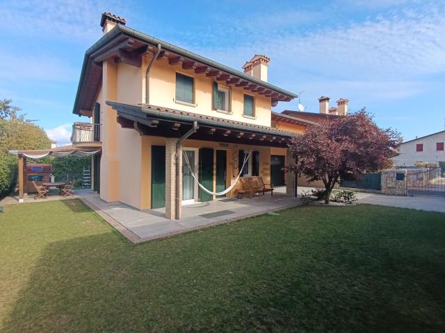 Casa in vendita a Rossano Veneto, Veneto