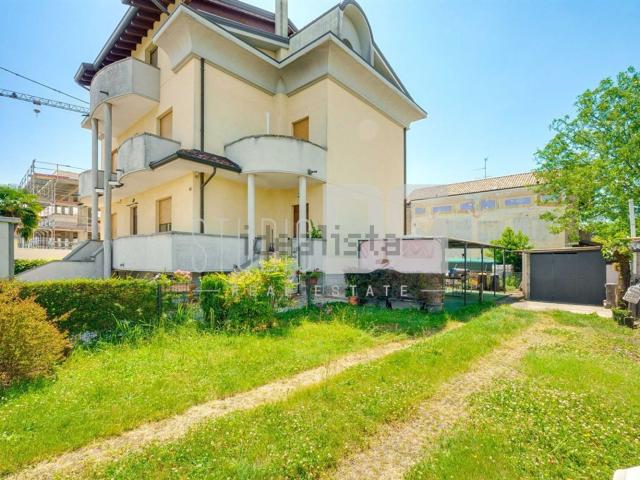 Casa in vendita a Cesano Maderno, Lombardia