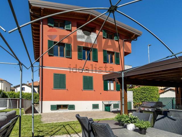Casa in vendita a Villaggio Trieste, Cantù
