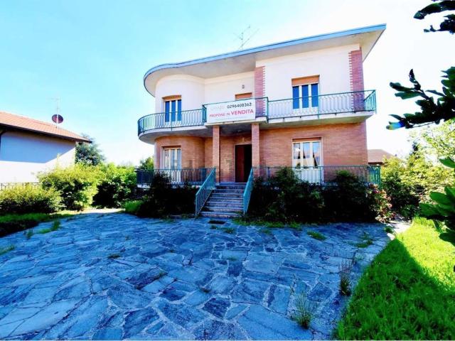Casa in vendita a Carbonate, Lombardia