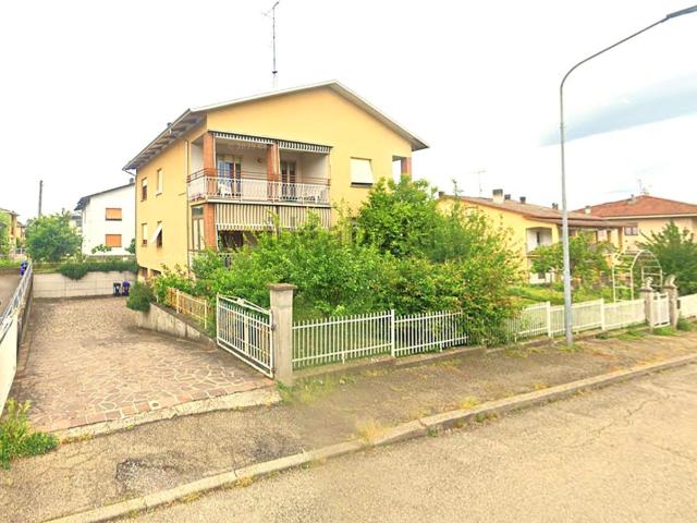 Casa in vendita a Medesano, Ramiola