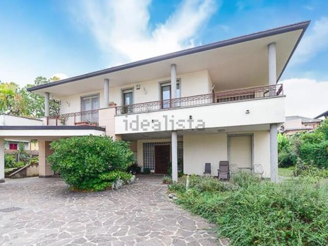Casa in vendita a Verano Brianza, Lombardia