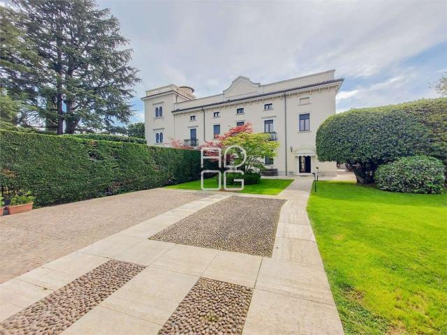 Casa in vendita a Desenzano Del Garda, Lombardia