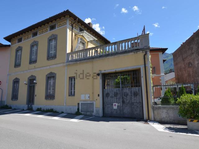 Casa in vendita a Pescarenico, Lecco