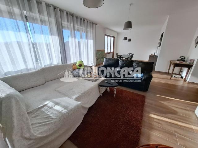 Casa in vendita a Gironico, Como