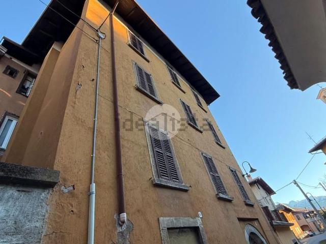 Casa in vendita a Comunità montana della valle Camonica, Borno