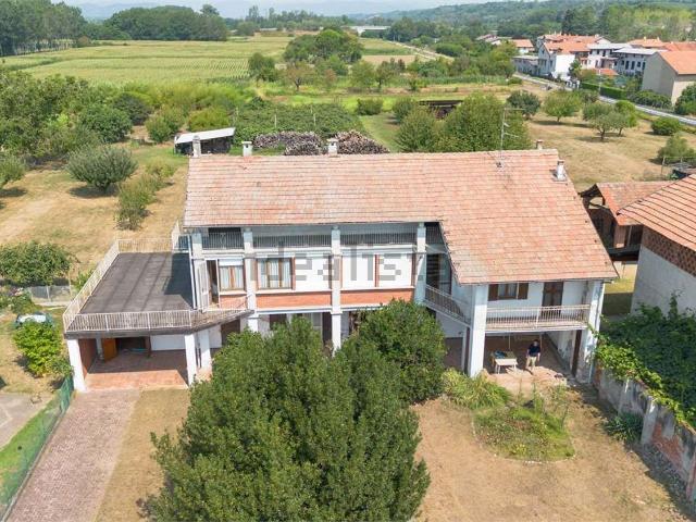 Casa in vendita a Fara Novarese, Novara