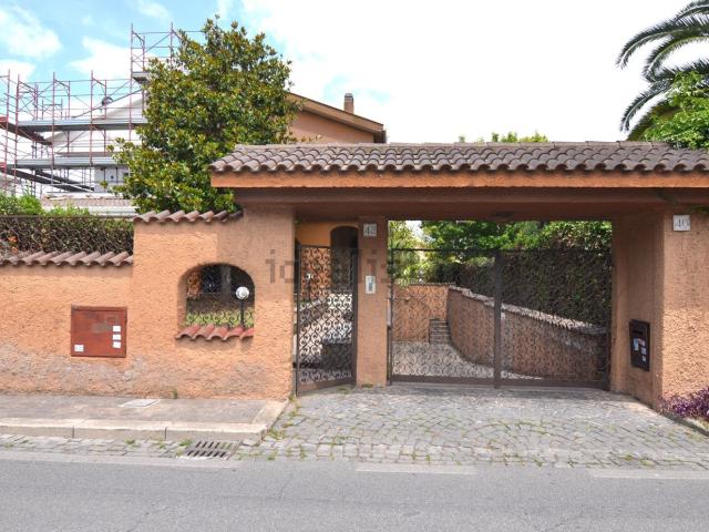 Casa in vendita a Madonnetta, Roma Capitale
