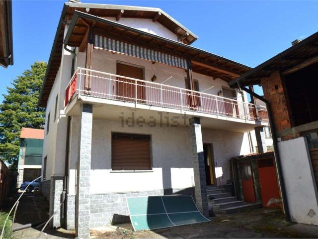 Casa in vendita a Oltrona San Mamette, Lombardia