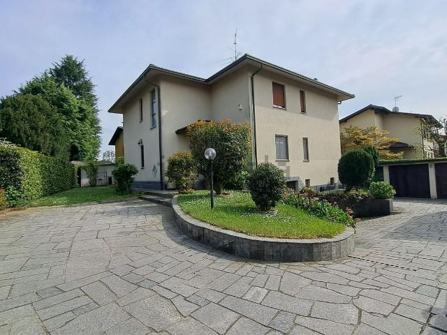 Casa in vendita a Gazzada Schianno, Gazzada