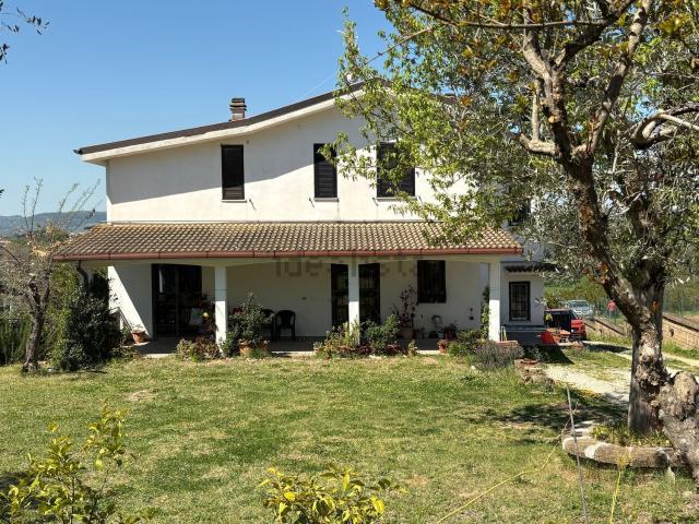 Casa in vendita a Fara Sabina, Lazio