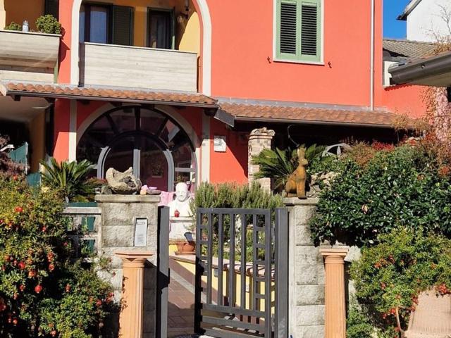 Casa in vendita a Trezzano Rosa, Lombardia