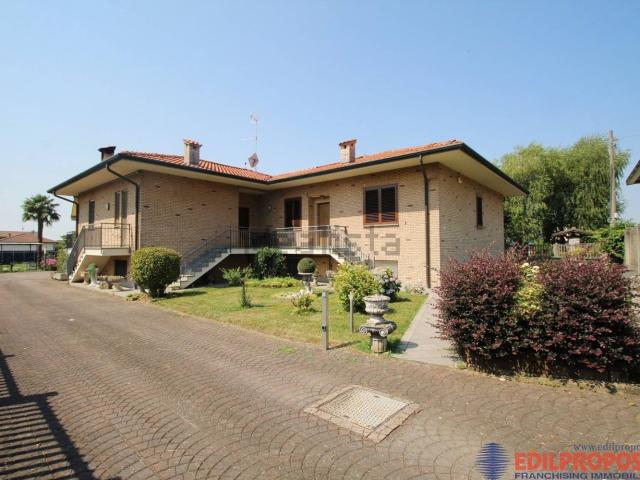 Casa in vendita a Misinto, Lombardia