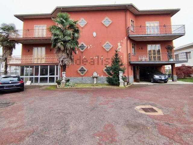 Casa in vendita a Solaro, Lombardia