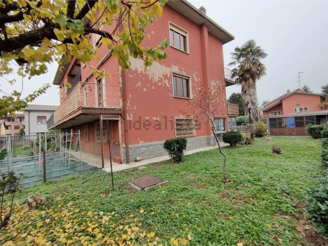 Casa in vendita a Solaro, Lombardia