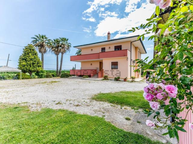 Casa in vendita a Pontinia, Lazio