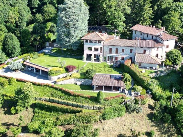 Casa in vendita a Albavilla, Lombardia