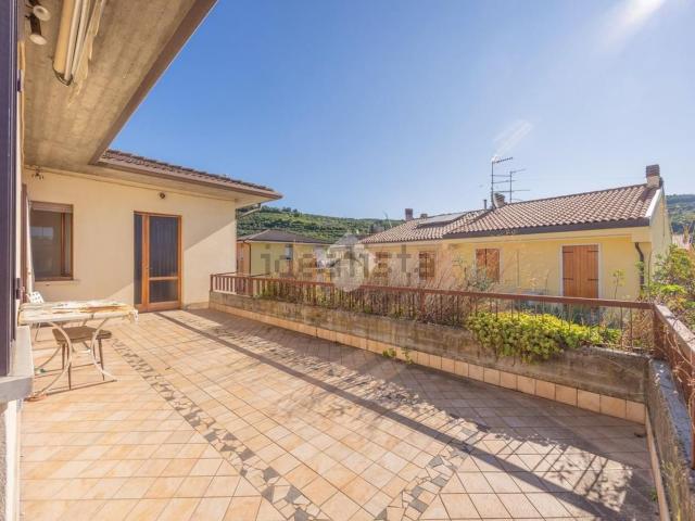 Casa in vendita a Fumane, Veneto