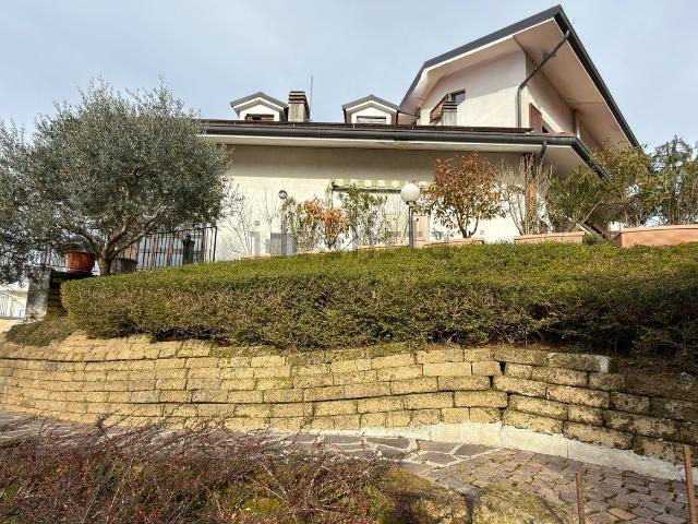 Casa in vendita a Usmate Velate, Usmate