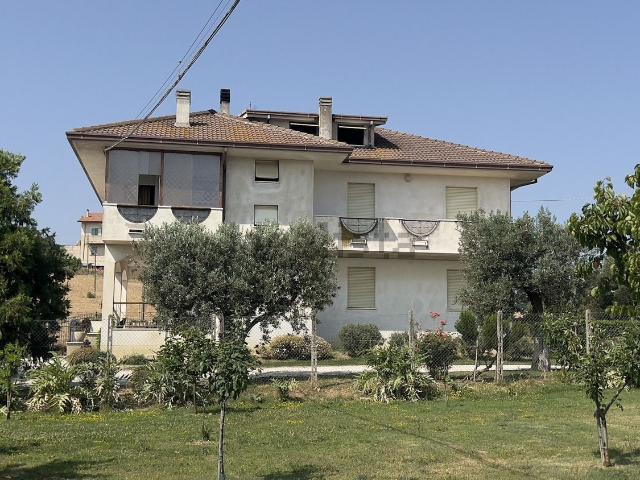 Casa in vendita a Santa Petronilla, Marche