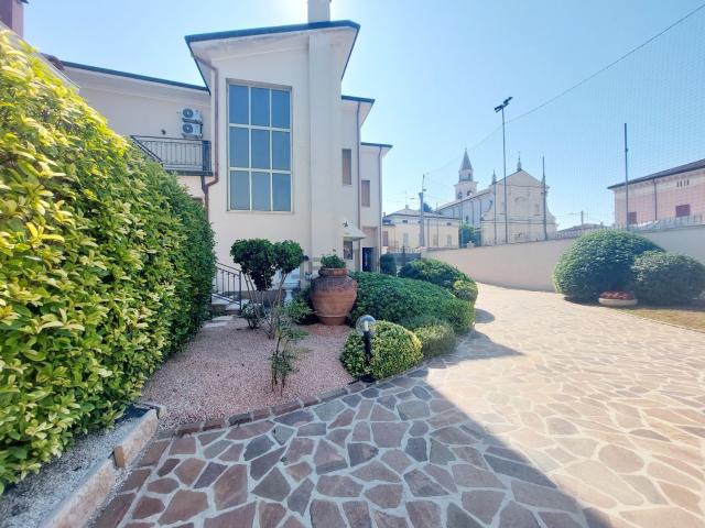 Casa in vendita a Dosolo, Lombardia