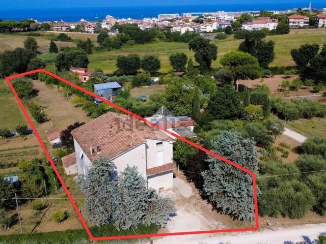 Casa in vendita a Contrada Maranello, Marche