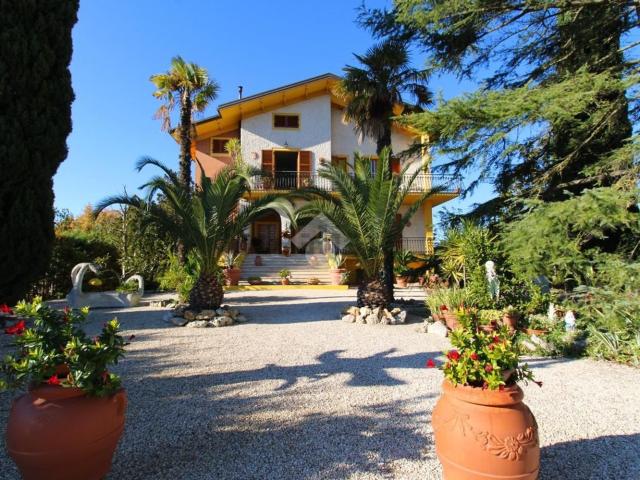 Casa in vendita a Contrada Chiarino, Marche