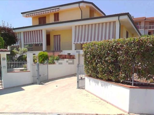 Casa in vendita a Marche, Macerata
