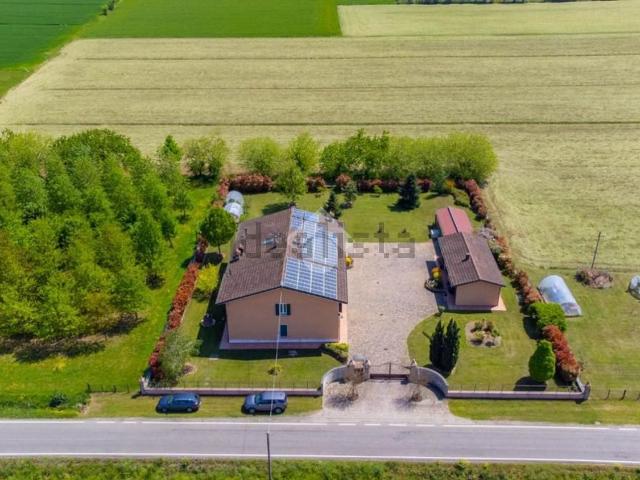 Casa in vendita a Terra di Mezzo, Re