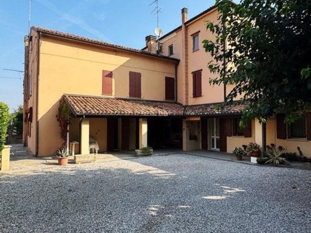 Casa in vendita a Ferrara, Reggio Emilia