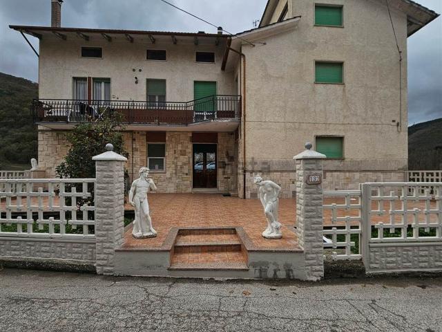 Casa in vendita a Marche, Macerata