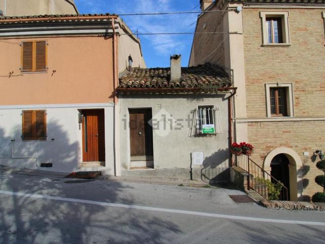 Casa in vendita a Castelnuovo, Marche