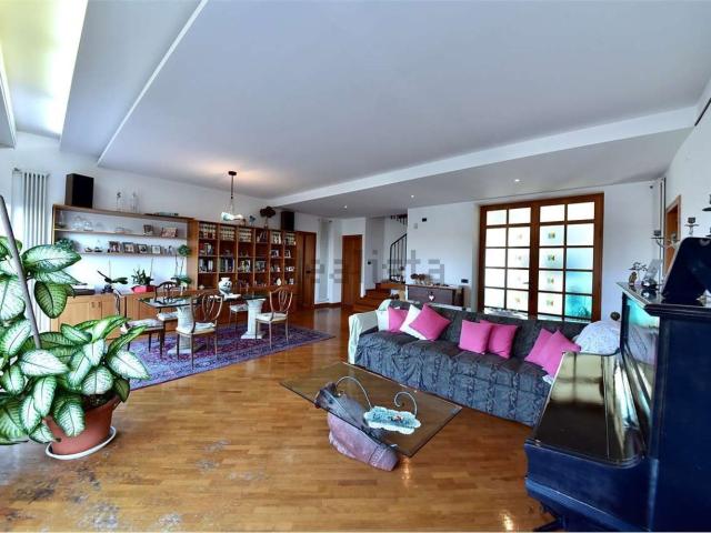 Casa in vendita a Villaggio Trieste, Cantù
