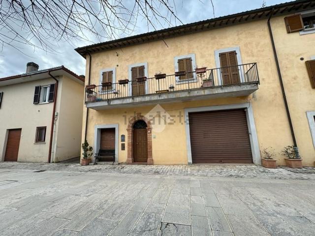 Casa in vendita a Sellano, Umbria