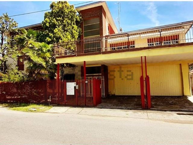 Casa in vendita a Gallarate, Lombardia