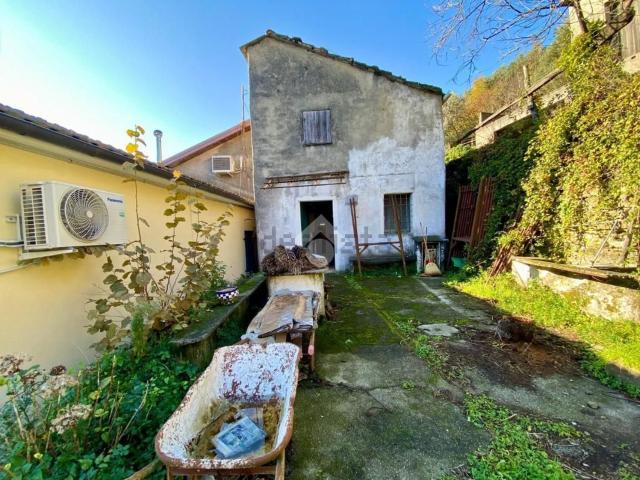 Casa in vendita a Media Val Bisagno, Serra Riccò