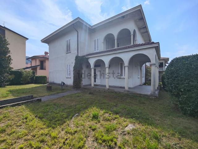 Casa in vendita a Dolzago, Lecco
