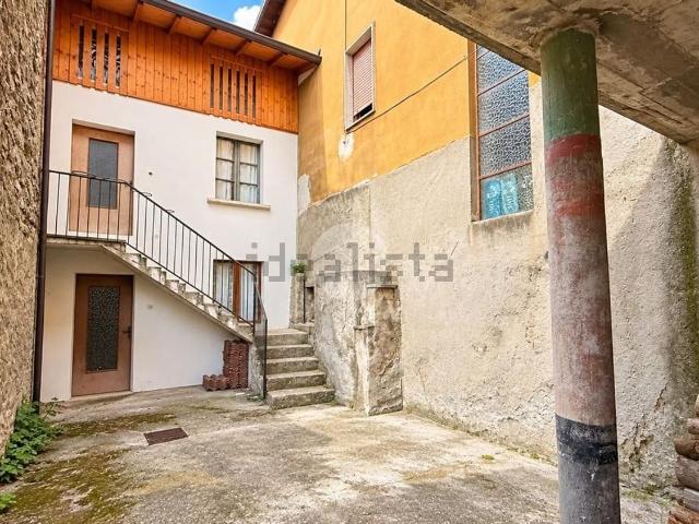 Casa in vendita a Pescarzo, Breno