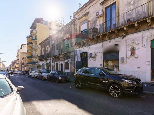 Casa in vendita a Picanello-Ognina-Barriera-Canalicchio, Catania