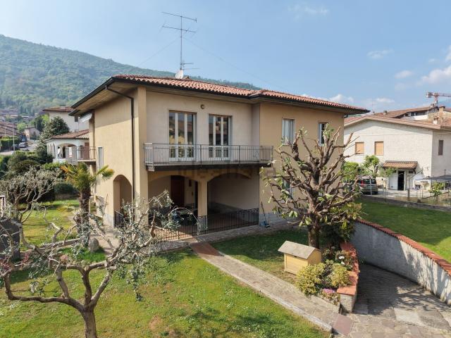 Casa in vendita a Corte Franca, Lombardia