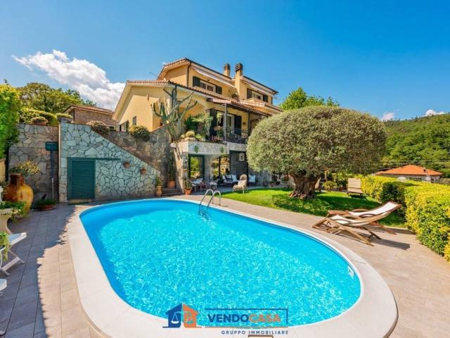 Casa in vendita a Pietra Ligure, Liguria