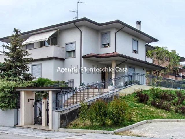 Casa in vendita a Vallefoglia, Marche