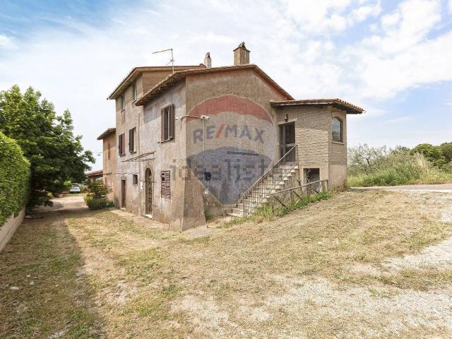 Casa in vendita a Viterbo, Lazio