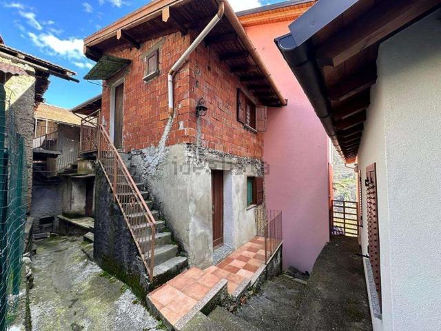 Casa in vendita a Garzeno, Lombardia