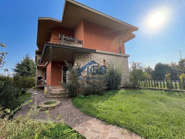 Casa in vendita a Zona Est, Brescia